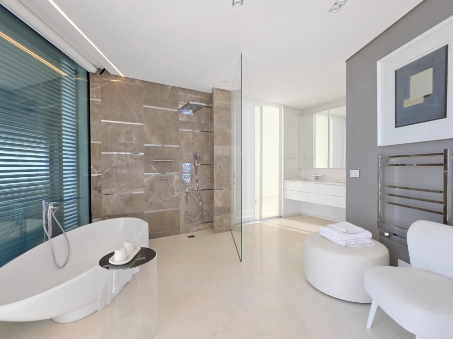 5 Bedroom Property for Sale in Fresnaye Western Cape